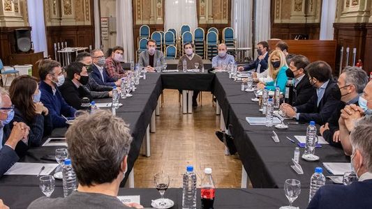 En medio del debate por la re-reelección, Axel Kicillof se reunió con los intendentes y se preparan anuncios para profundizar la gestión