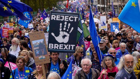 Brexit: el Parlamento británico postergó su decisión sobre el acuerdo y dejó en suspenso la salida de la UE