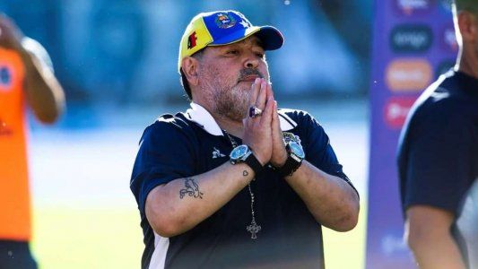 El descontrolado festejo de Maradona por el triunfo de Gimnasia