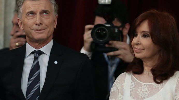 Cristina Kirchner volvió a apuntar contra los jueces que jugaron al fútbol en la quinta de Mauricio Macri: Fútbol para pocos