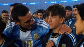 la llamativa charla entre lionel scaloni y thiago messi que sorprendio a todos
