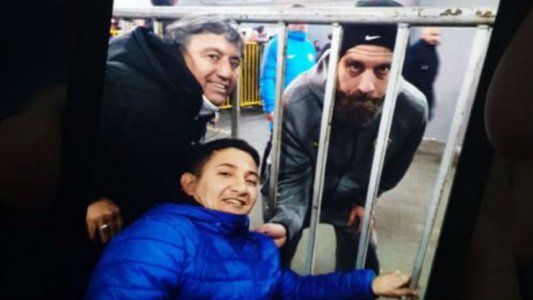 El gesto de De Rossi con un hincha de Boca antes de subirse al micro
