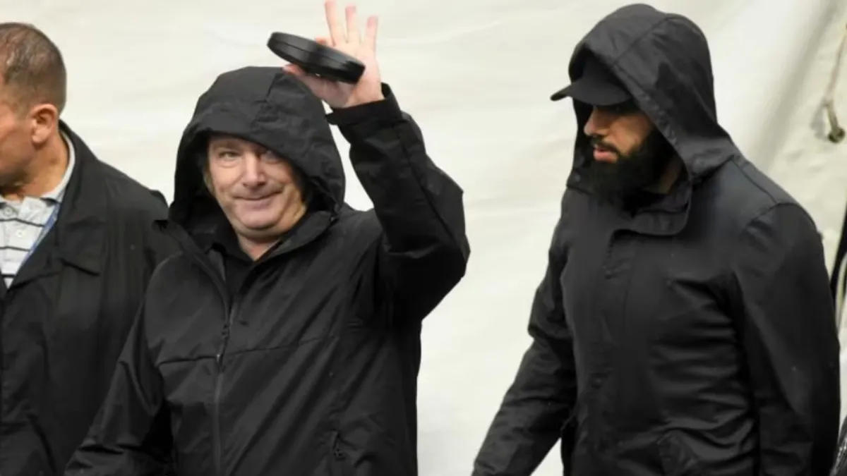 Quién es el misterioso hombre de barba y gorra que jamás deja solo a Milei. (Foto: La Gaceta)