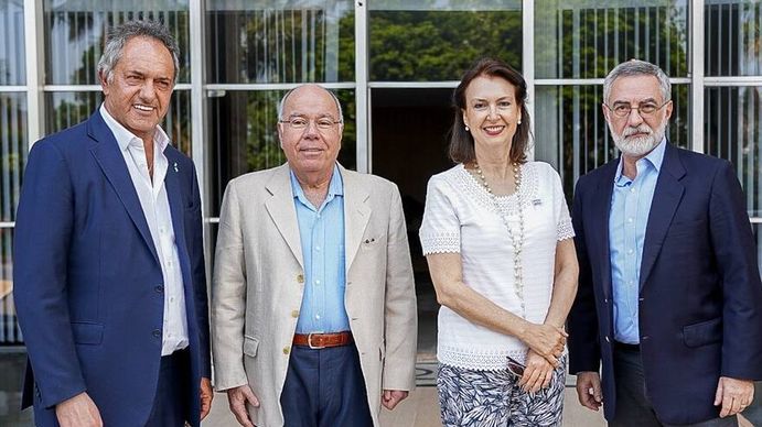 Javier Milei quiere que Daniel Scioli siga como embajador en Brasil