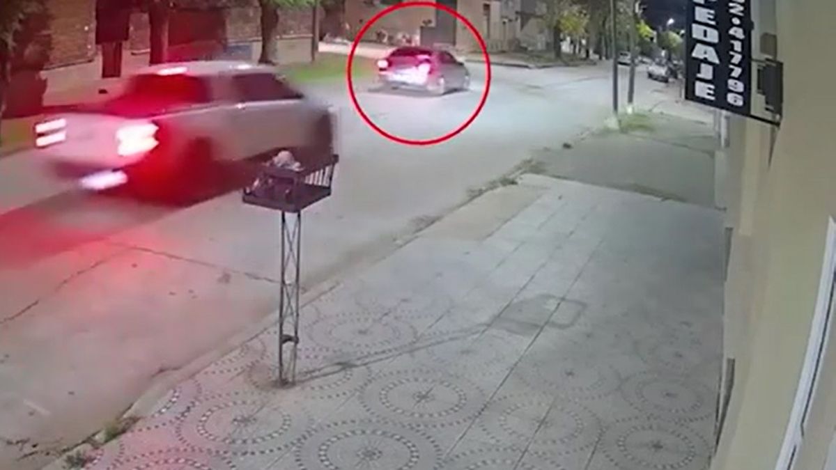 El conductor fue detenido e imputado por homicidio culposo agravado por exceso de velocidad. (Foto: captura)