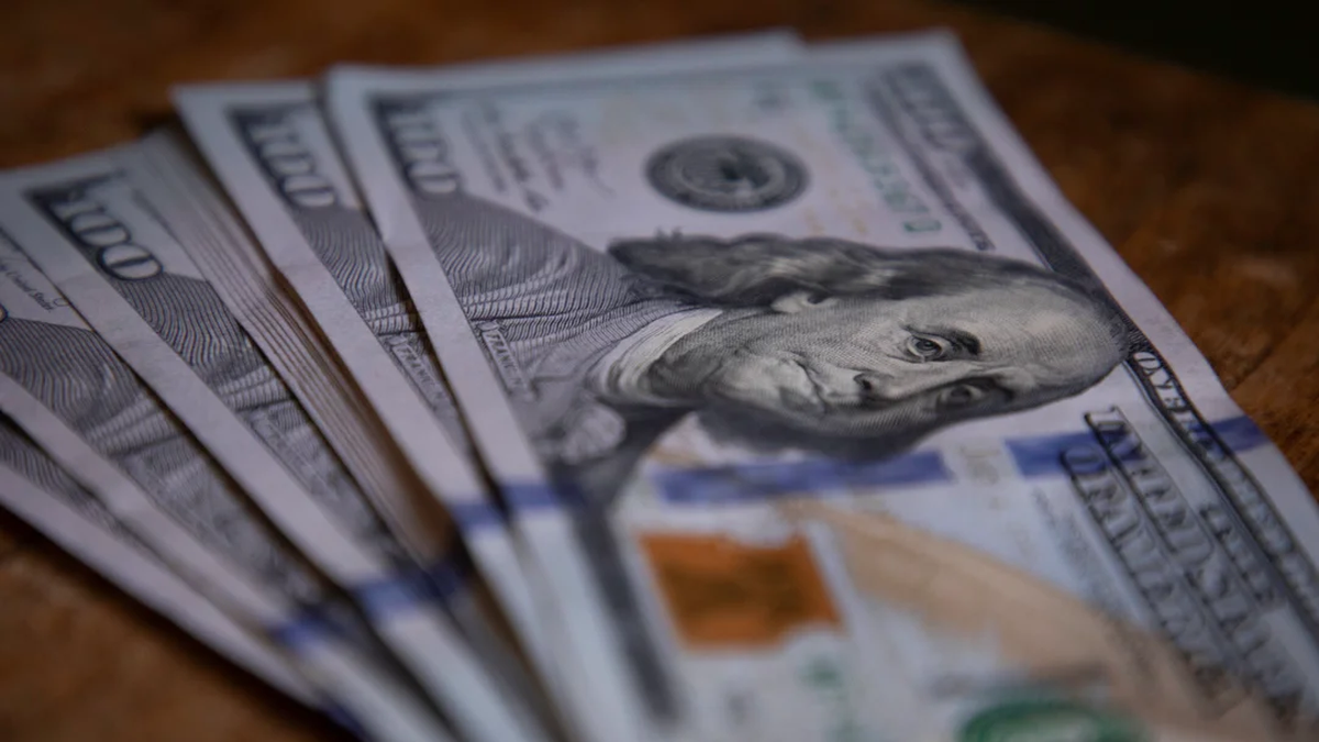 El dólar oficial escaló 2%