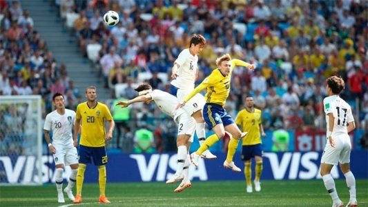 Suecia le gana a Corea gracias a un penal otorgado por el VAR