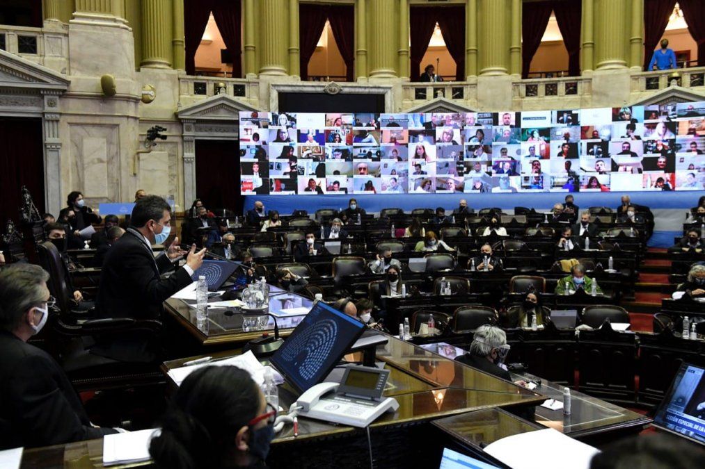 Massa convoca a una reunión con todos los bloques del Congreso para acordar el futuro de las sesiones