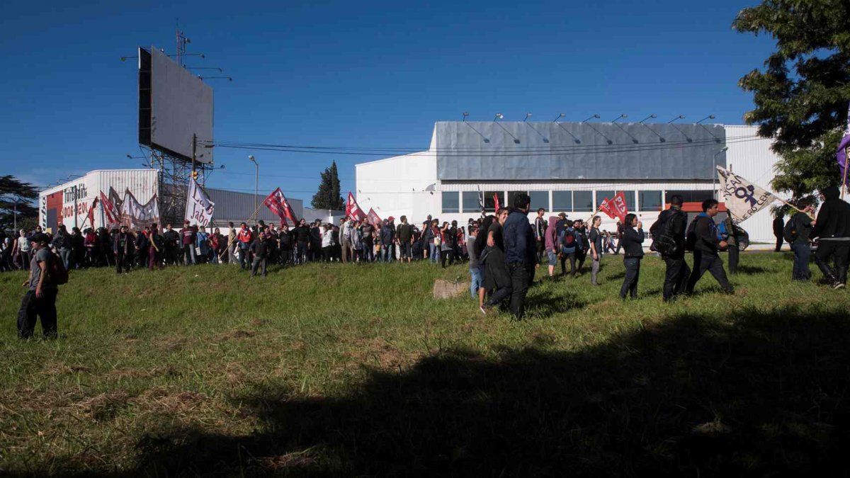 La izquierda “combativa” anuncia más de 20 cortes en todo el país para darle un “carácter activo” al paro del lunes