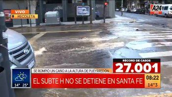 Un caño roto inundó el barrio de la Recoleta