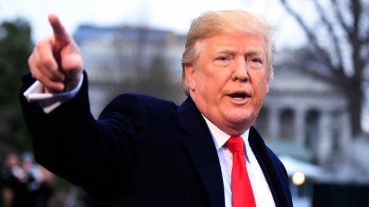 Desde Estados Unidos, Donald Trump da indicaciones a los bomberos de París sobre cómo apagar el incendio