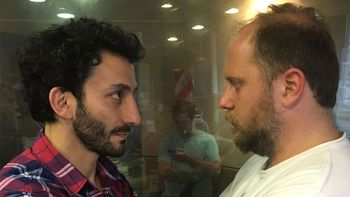 La novia de Cayetano se le declaró a Juan Minujín y el periodista ¿la dejó?