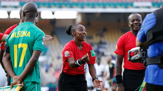 Histórico: una árbitra dirigió un partido de la Copa África por primera vez