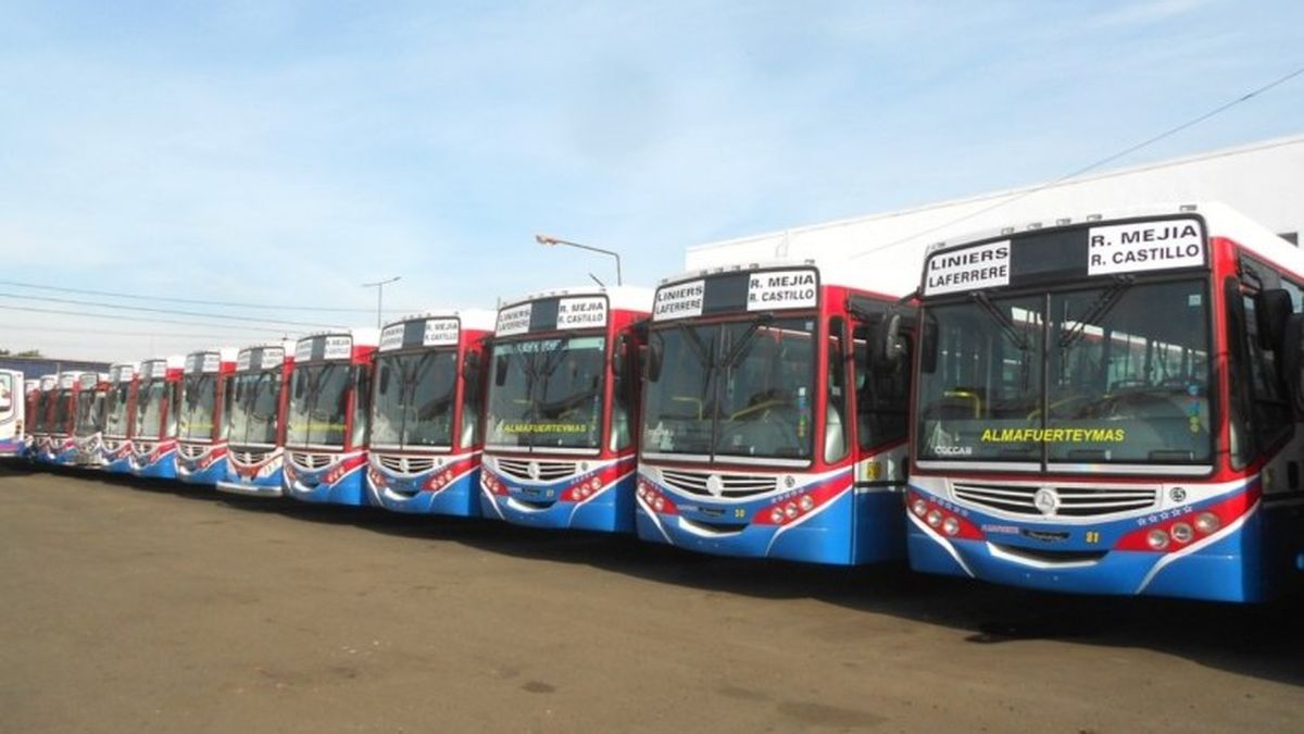Desde la cartera encabezada por Giuliano manifestaron que la decisión busca implementar “medidas correctivas necesarias” de carácter “urgente y excepcional” para “garantizar la prestación mínima” de los colectivos, y evitar “el menoscabo de los intereses” de los usuarios. (Foto: NA)