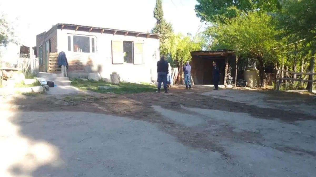 La Fiscal&iacute;a investiga el incendio en la chacra de la familia de Carina Barrios. (Foto: Gentileza LMNeuqu&eacute;n)