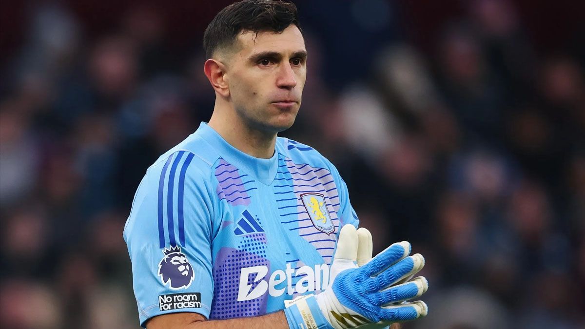 ¿Se va del Aston Villa? Revelan las dos importantes ofertas que recibió el Dibu Martínez