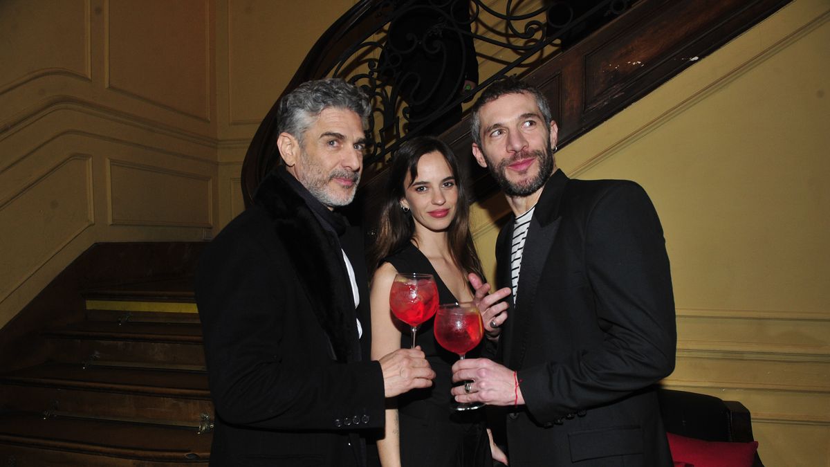 Leonardo_Sbaraglia_Valentina_Sansur_y_Michel_Noher_en_el_after_de_los_Premios_Sur_Gentileza_Campari_1.JPG