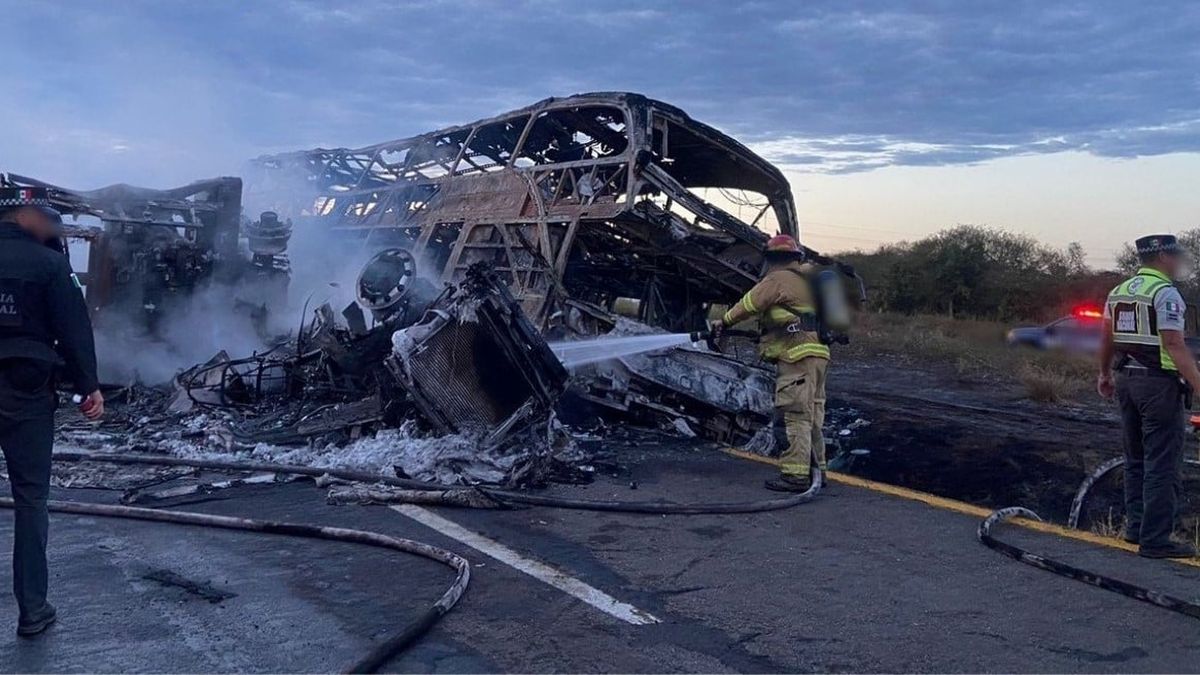 Así quedaron los vehículos tras el accidente en México. (Foto: gentileza El Litoral)