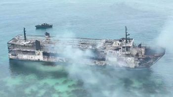 Impactante incendio de un ferry en la costa: al menos 5 muertos y más de 80 desaparecidos