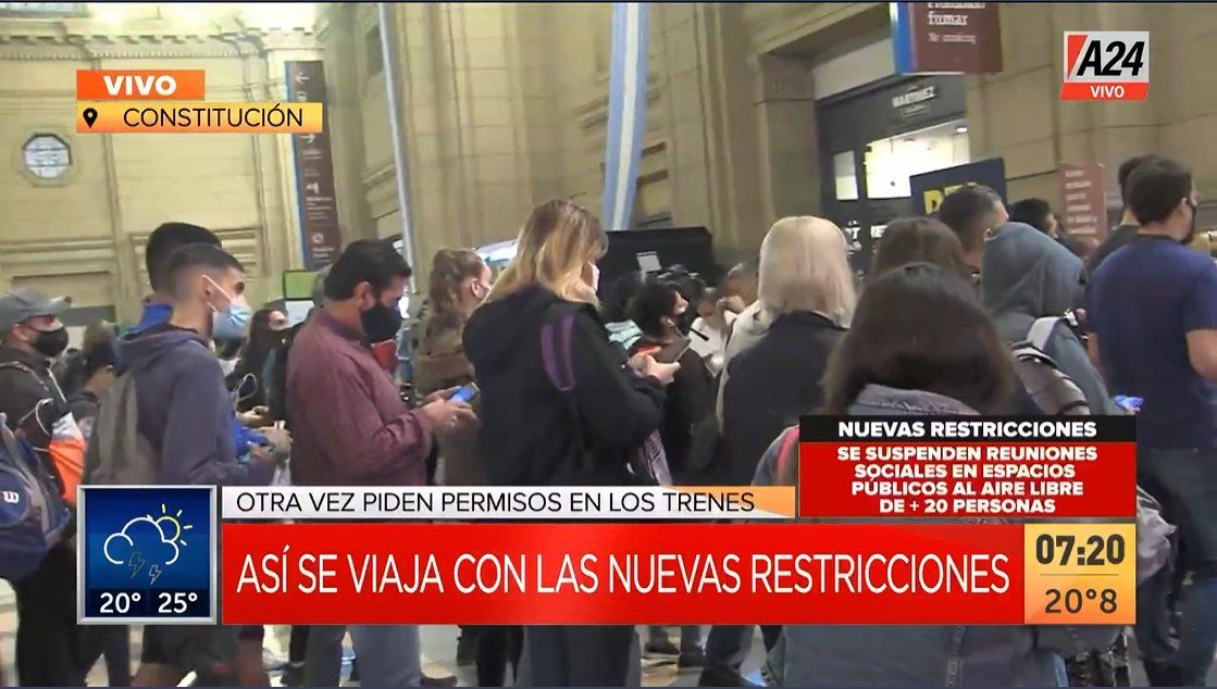 Constitución: aglomeración y falta de distanciamiento para viajar en el primer día que rigen las restricciones (Foto: captura de TV).&nbsp;