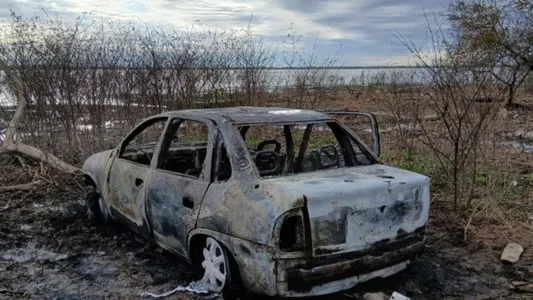 Encontraron dos cuerpos calcinados dentro de un auto: la escalofriante hipótesis que investiga la Justicia
