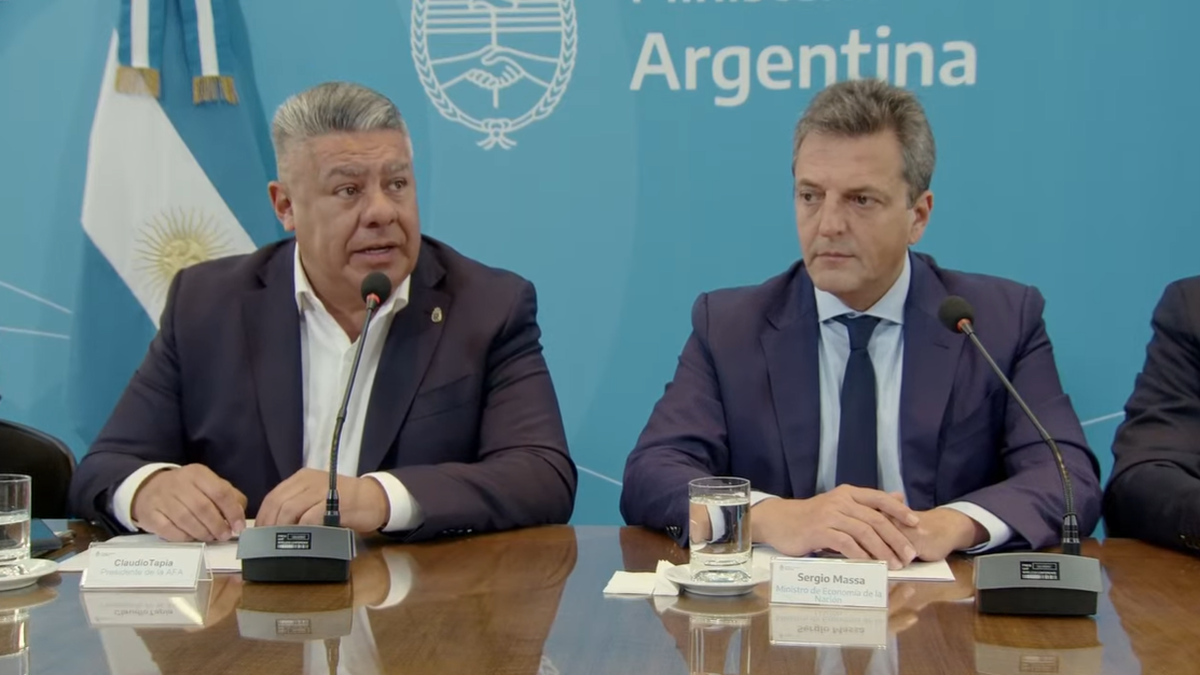 Mundial Sub20 en la Argentina: Chiqui Tapia y Sergio Massa firmaron los avales para la organización (Foto: Ministerio de Economía)