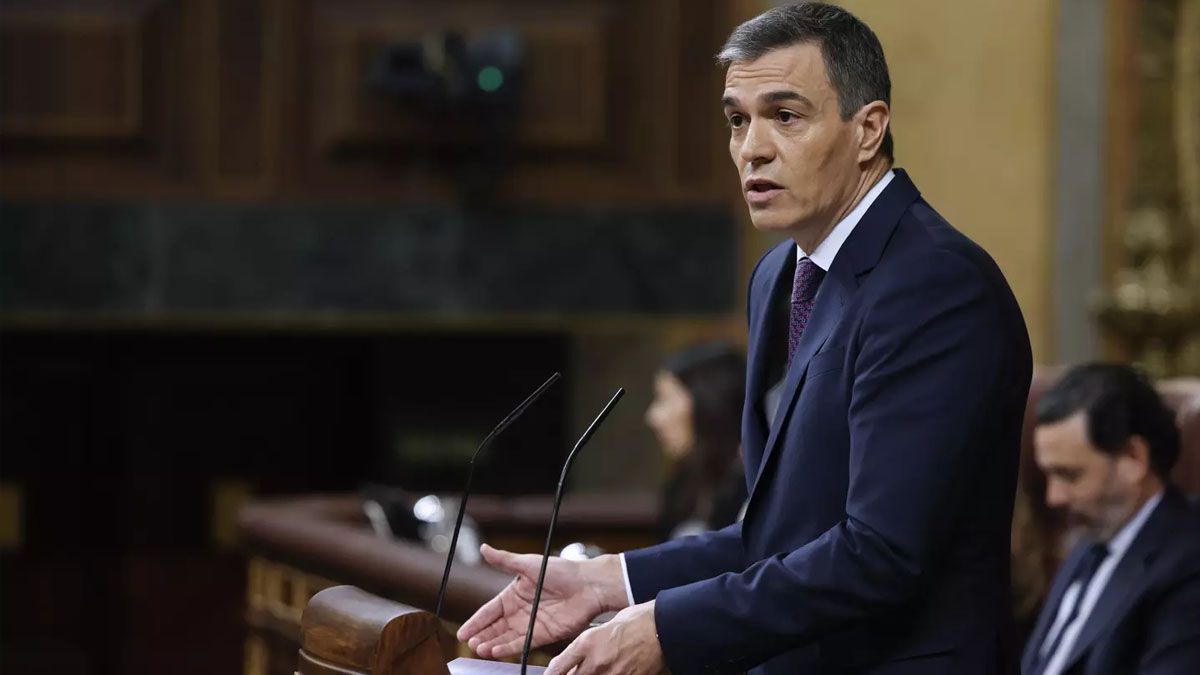 Pedro Sánchez volvió a atacar a Javier Milei. (Foto: Captura de TV)