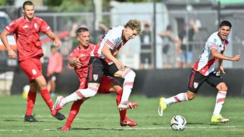 Con un gol de Montiel, River venció a Barracas en su debut en el Torneo Apertura