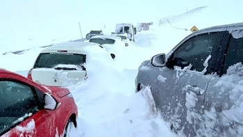 El Ejército rescató a decenas de personas atrapadas en la nieve