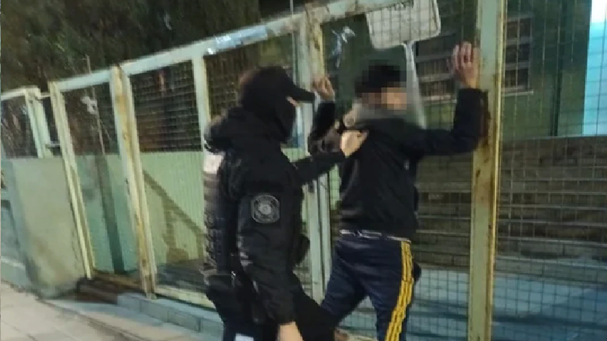 Un hombre terminó asesinado a golpes por reclamarle a un joven que le escupió encima