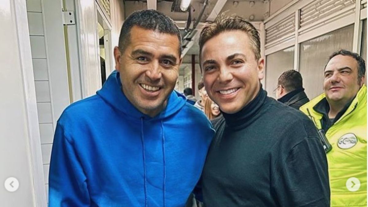 Juan Román Riquelme junto a Cristian Castro.