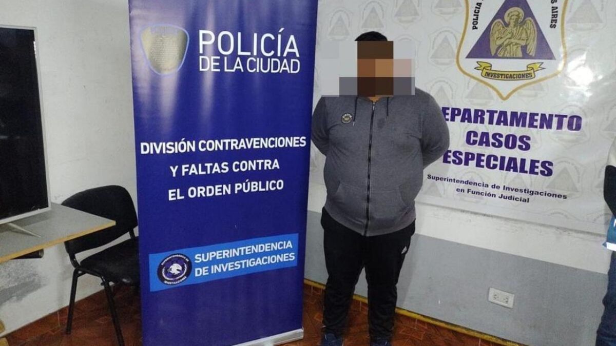 Afiches contra Cristina Kirchner: detuvieron al principal sospechoso de la pegatina realizada contra la vicepresidenta (Foto: Policía de la Ciudad).