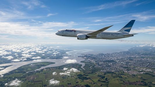Por qué los aviones parecen volar en curva y no en línea recta