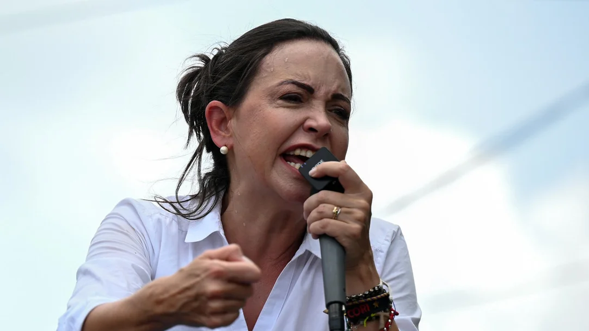 La dirigente María Corina Machado volvió a aparecer en público tras pasar a la clandestinidad. (Foto: NA)