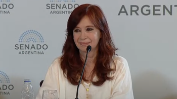 Cristina Kirchner entregó una mención de honor a las Abuelas de Plaza de Mayo. (Captura)