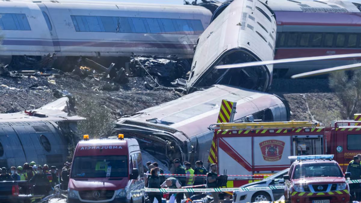 El tren de AVE de Renfe, recibi&oacute; la orden de ponerse en marcha de manera "normal" y as&iacute; embisti&oacute; a alta velocidad al tren detenido de la empresa Iryo&nbsp; a la altura italiana. (Foto: Gentileza El Pa&iacute;s. )