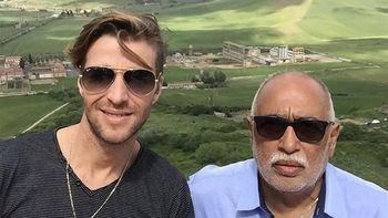 El Negro González Oro y su novio la pasan bomba en Ibiza