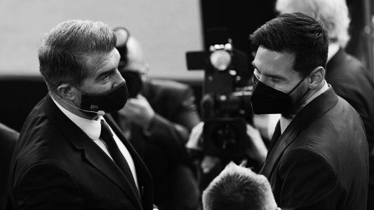 Messi estuvo en el acto de presentación de Laporta, nuevo presidente del Barcelona, y podría seguir en el club