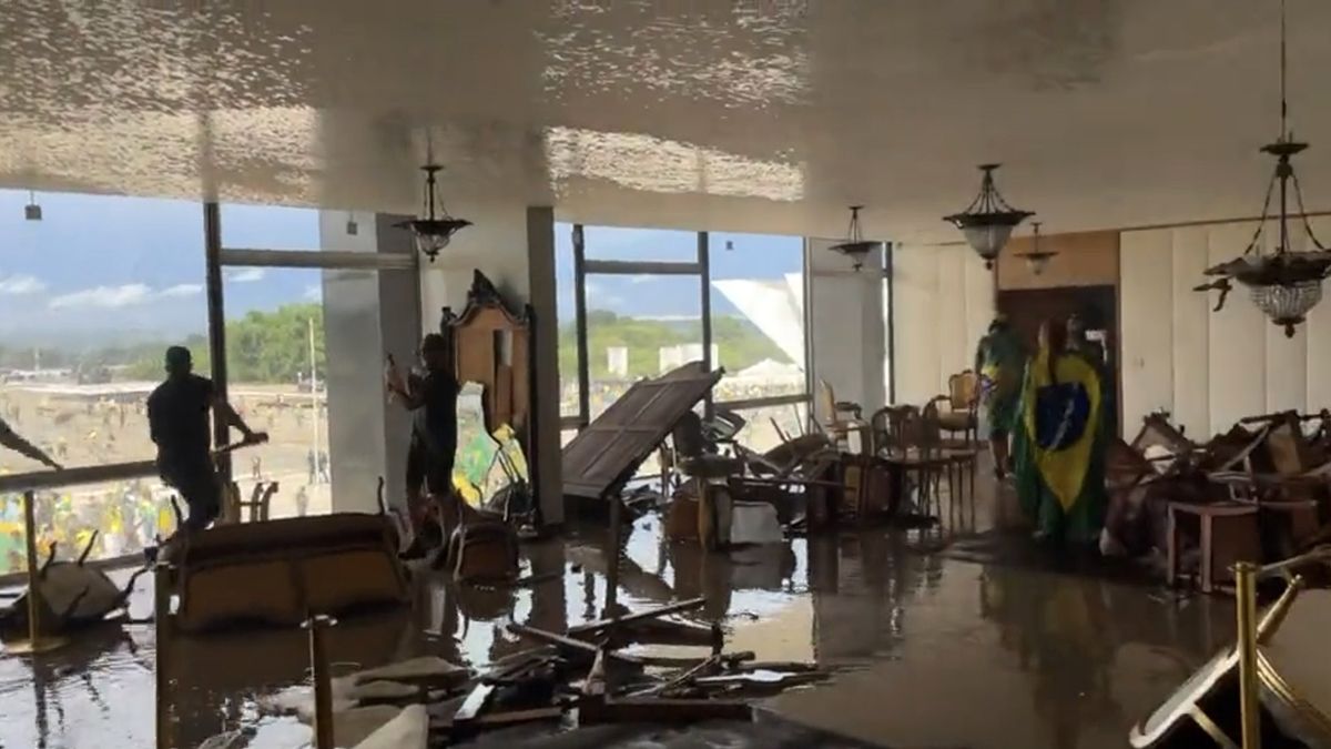 Fuerte repudio de todo el arco político ante el intento de golpe de Estado en Brasil. (Foto: Twitter @JDenett)