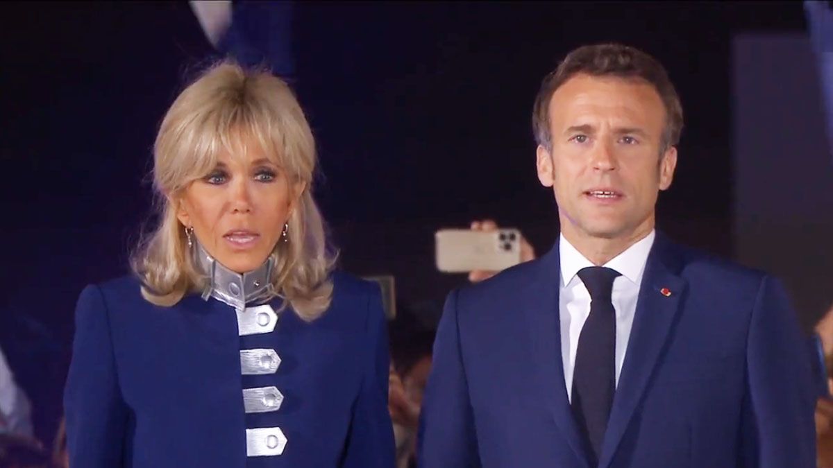 Los Macron, en pleno festejo, cantan la 