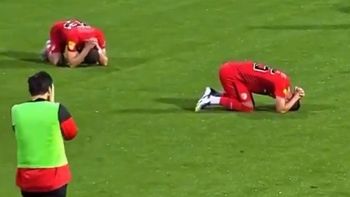 Dolor en el fútbol: un entrenador falleció durante un partido y los jugadores se enteraron minutos más tarde