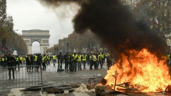 Crece la tensión en París: ya son más de 900 los detenidos en una nueva marcha de los chalecos amarillos