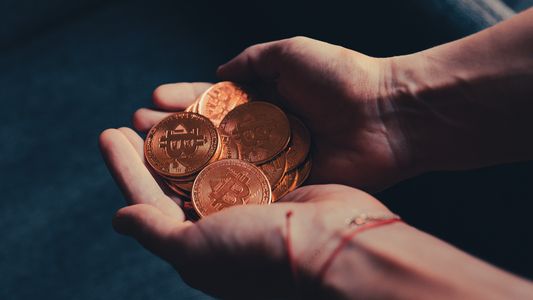 Insólito: descubren USD 320.000 en criptomonedas perdidas y no vas a creer lo que pasó con su dueño