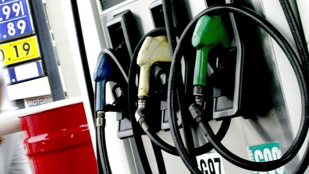 Oficializan la suspensión de un impuesto para evitar una nueva suba de combustibles