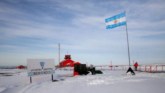 Tras el hallazgo ruso en territorio antártico, advierten sobre los riesgos de una política exterior subordinada
