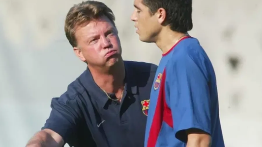 El día que Louis Van Gaal y Juan Román Riquelme se enfrentaron cara a cara en el Barcelona