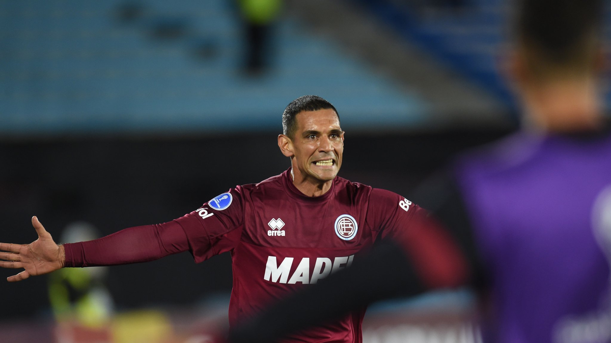Con el retiro de Cristian Tula, qué tres jugadores quedan del siglo pasado