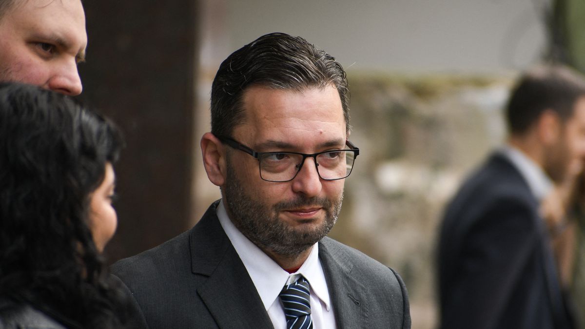 El coordinador de enfermería y acusado, Mariano Perroni, a su llegada al último día de los alegatos. (Foto: Reuters)