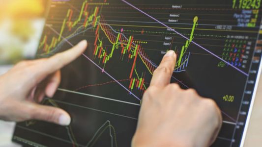 Ante la nueva interna en el Frente de Todos, el dólar blue sube y las acciones y bonos caen