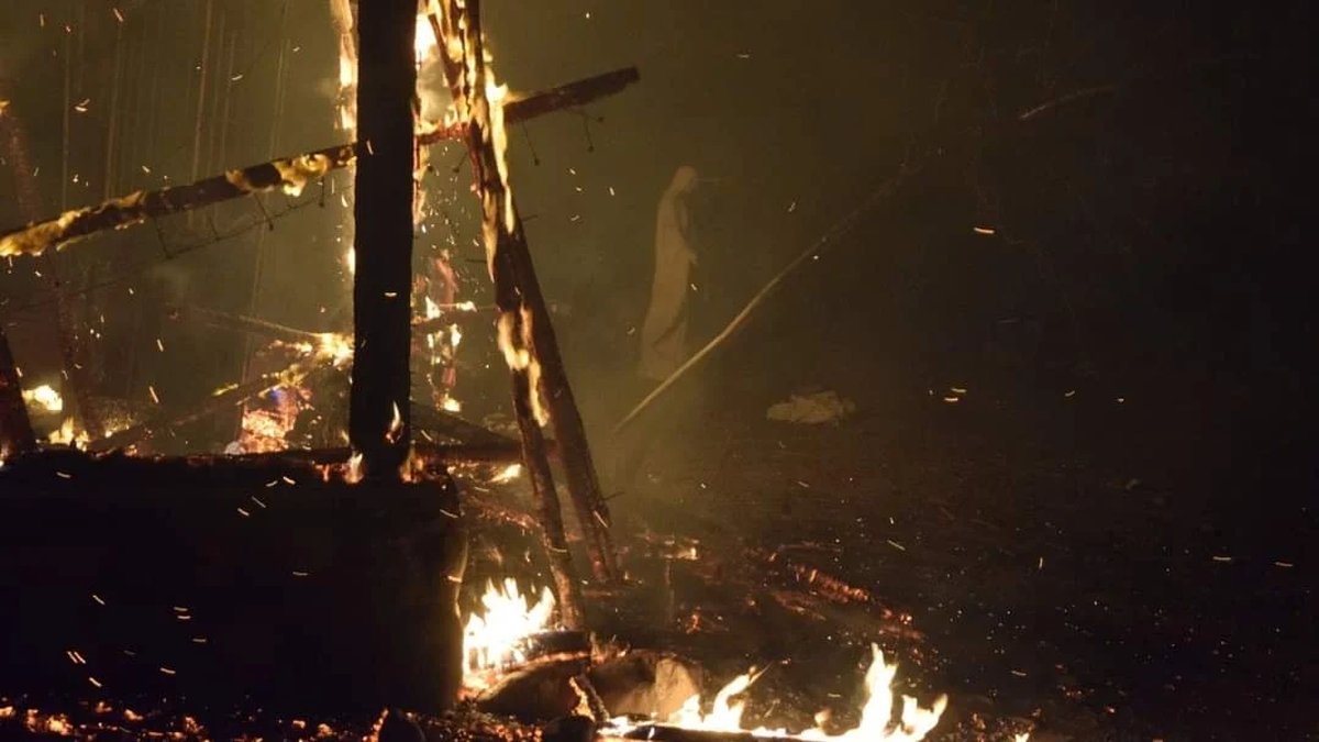la imagen de una Virgen que quedó intacta luegode que el fuego destruyera una iglesia en Córdoba